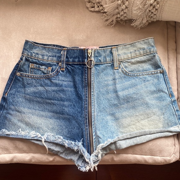 REVICE Pants - REVICE trending two sided jean short light and dark size 27 with zipper front